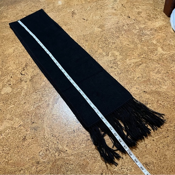 Artesania Textil Ccahuantico Alpaca Wool Black Fringed Scarf - Picture 13 of 13